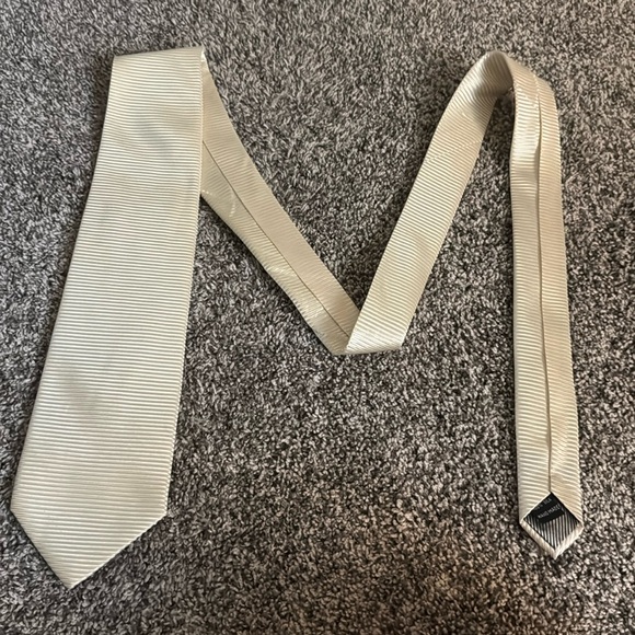 Tie Rack London Cream Striped Textured Men’s Neck Tie 100% Silk - Picture 1 of 4